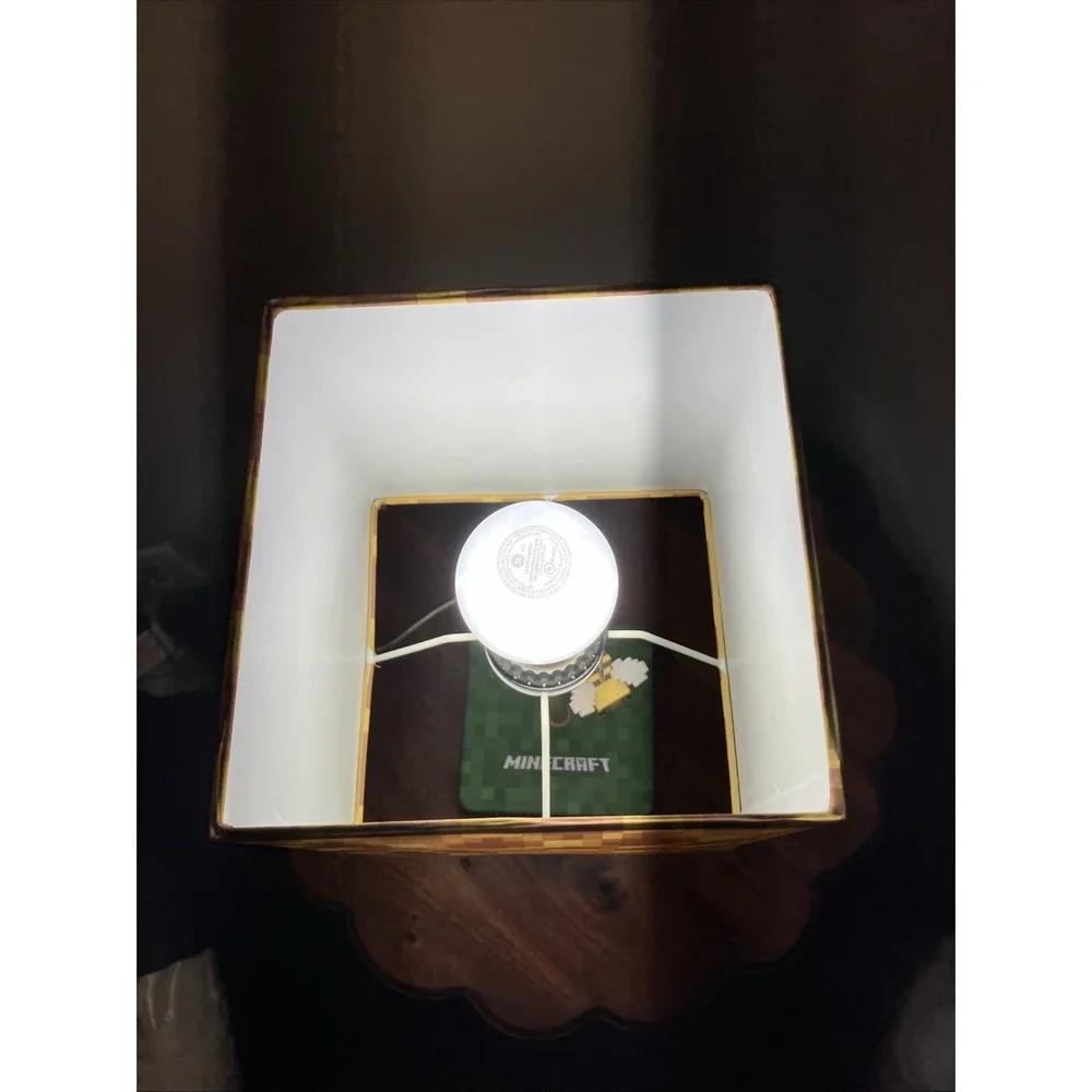 Minecraft  Beehive Block Lamp w/ Bee Lamp Pull 14